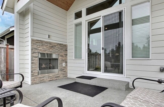 Building Photo - 8215 205th Ave E