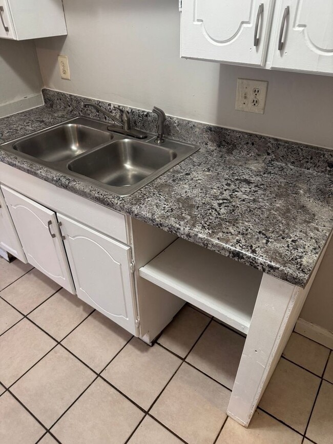 Building Photo - 3772 Hyacinth Dr