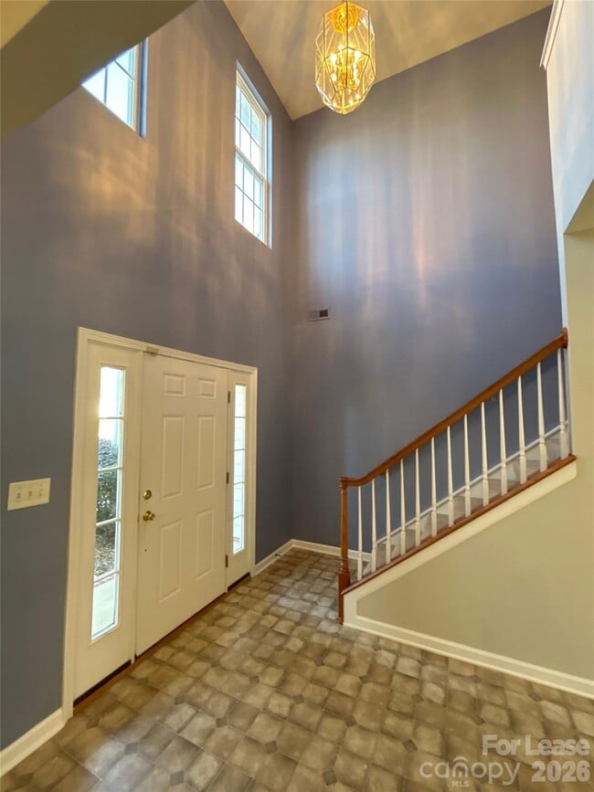 Building Photo - 2140 Pineapple Ct