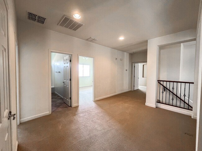 Building Photo - 4 Bed + Office | 3 Bath | 3-Car Garage | E...