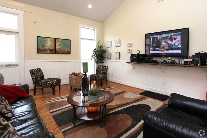 Building Photo - Rivers Edge (new)