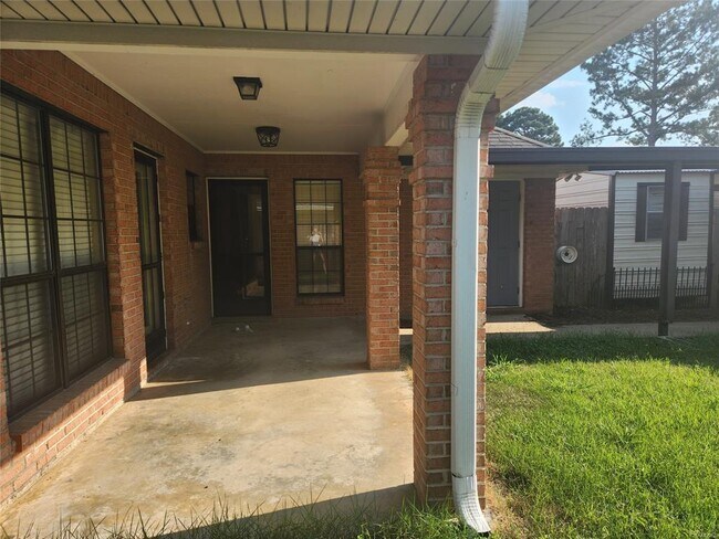 Building Photo - 549 Sheila Blvd