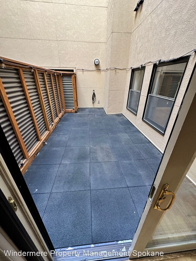 Building Photo - 1 br, 1 bath House - 315 W Riverside Ave #305