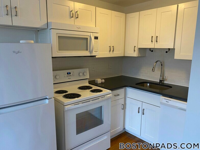 Building Photo - 134 Summer St