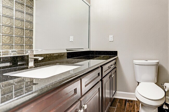 Building Photo - 4315 Woodvalley Dr