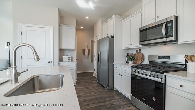 Building Photo - 10 Mantoloking Dr