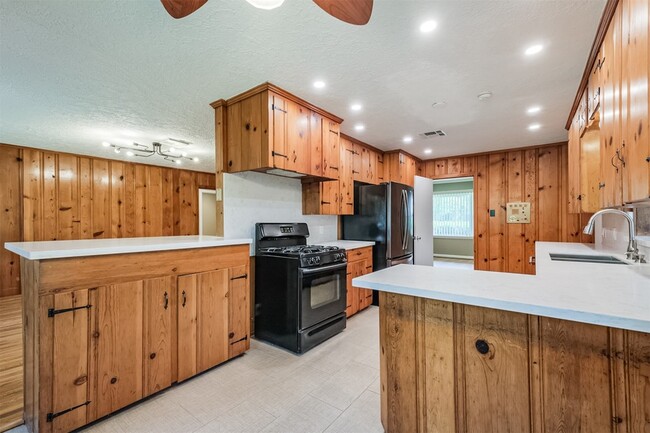 Building Photo - 5450 Stillbrooke Dr