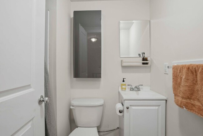 Building Photo - 520 S 4th St