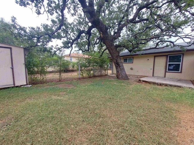 Building Photo - 1904 Ridgeview Dr