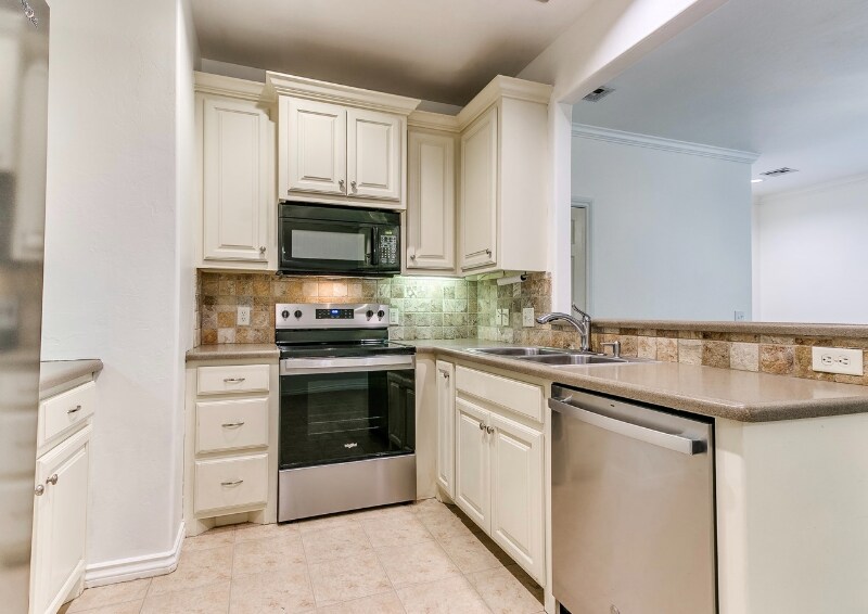 Building Photo - 13818 Oxford Dr