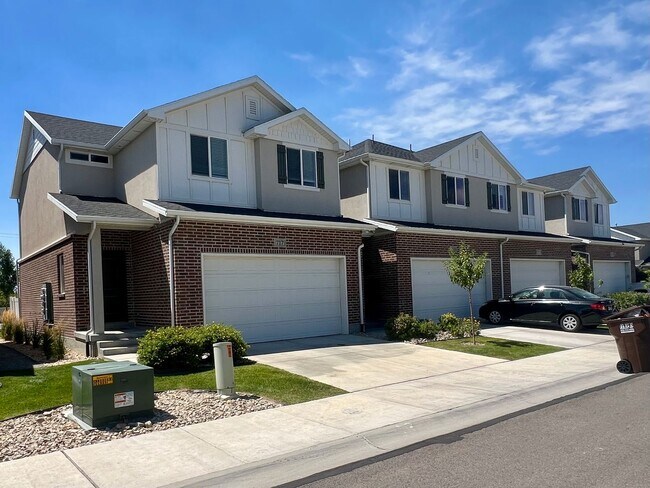Building Photo - Draper Mills Townhome Available Soon!
