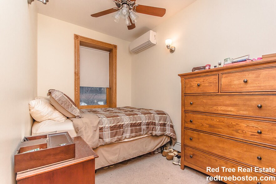 Building Photo - 37 Charles St