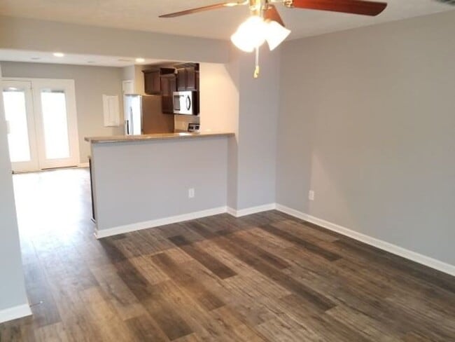 Building Photo - Heritage Place Townhome