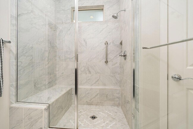 Building Photo - 51234 Longmeadow St