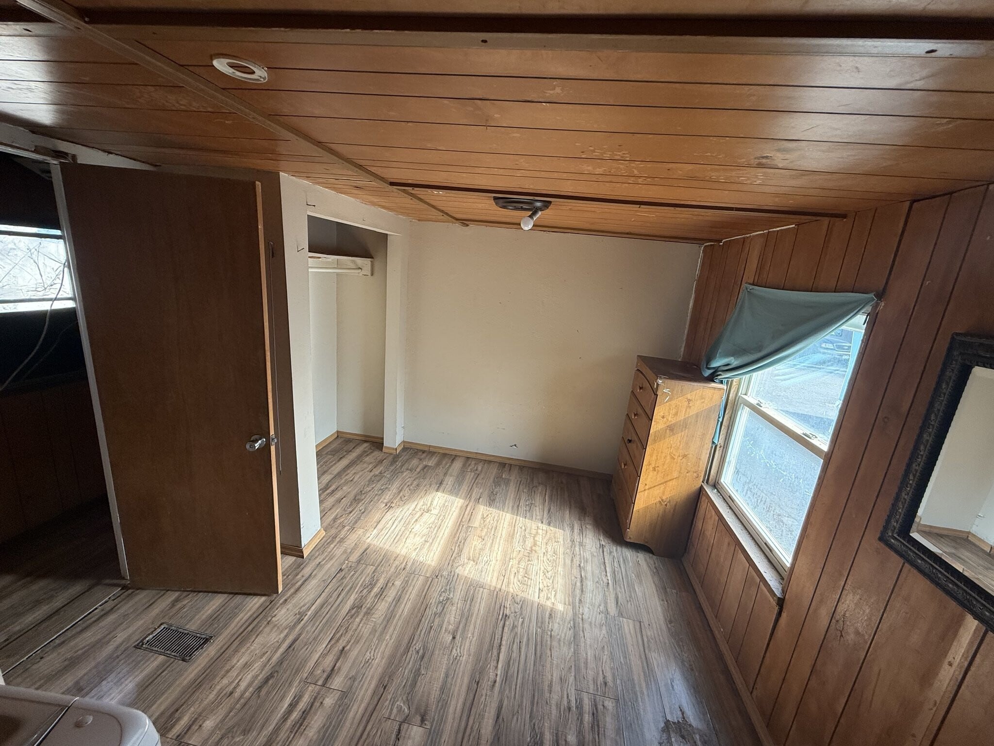 Building Photo - 10 9th Ave