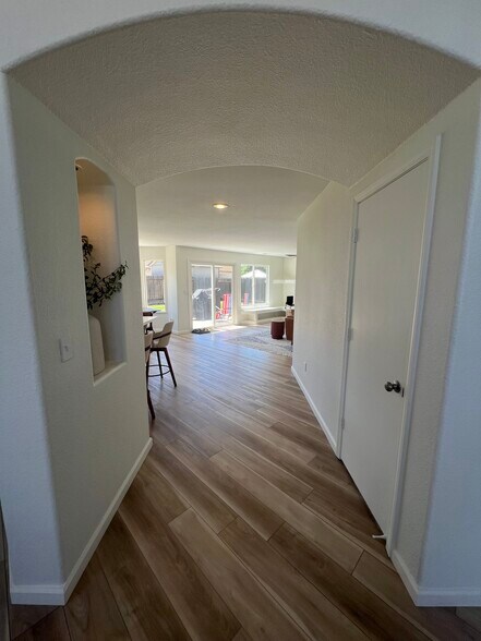 Building Photo - 2808 Medinah Way