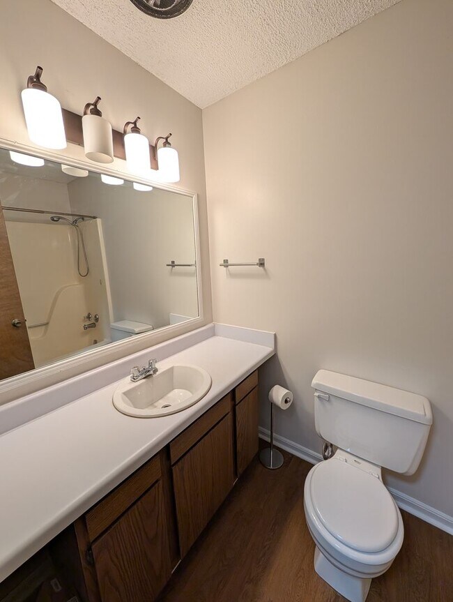 Building Photo - Weaverville Rental