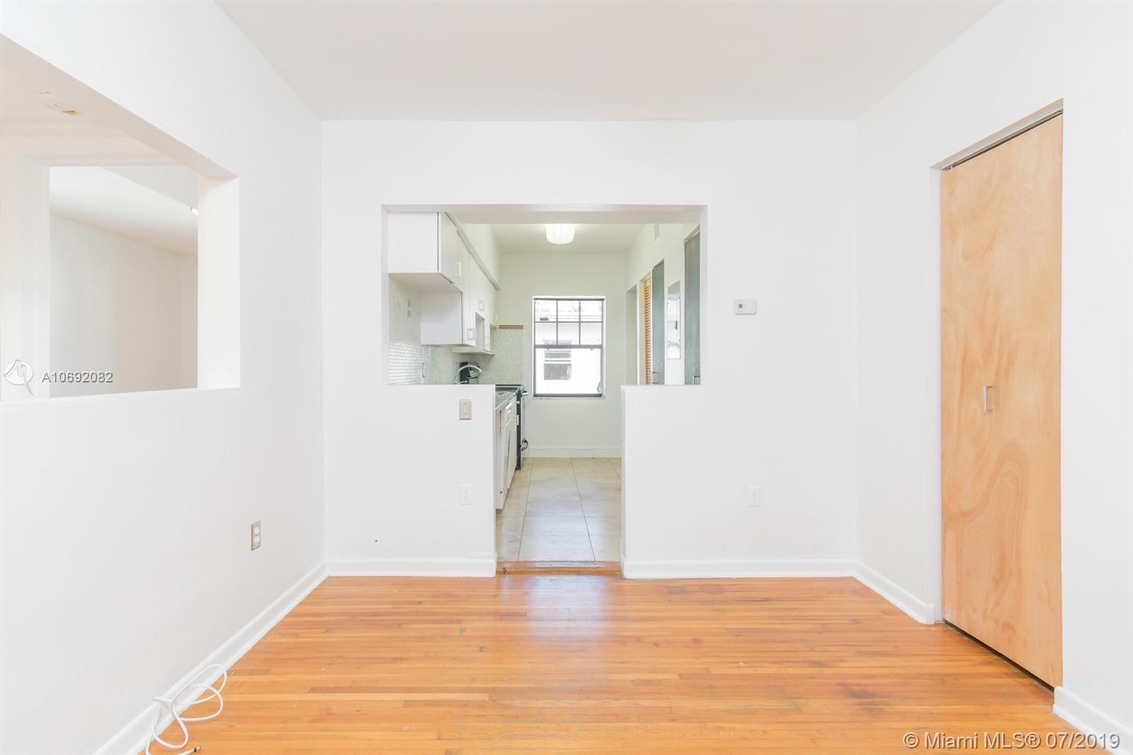 Building Photo - 915 8th St