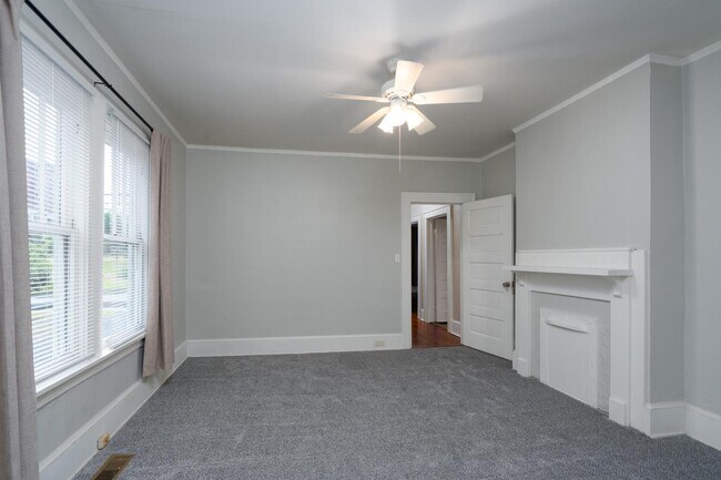 Building Photo - 1710 S Tryon St