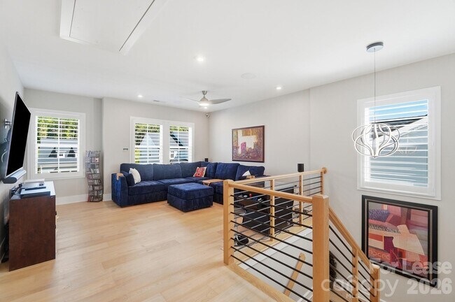 Building Photo - 5225 Glenwalk Dr