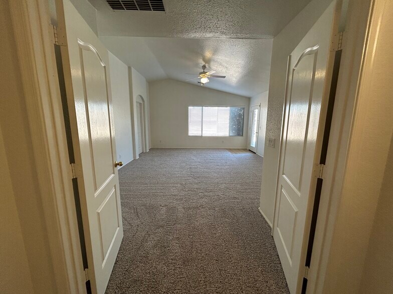 Building Photo - 8217 S 45th Ln