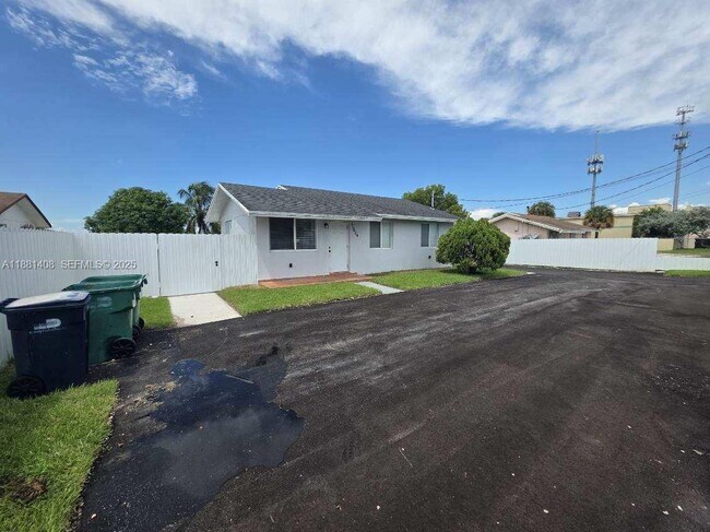 Building Photo - 11624 NW 17th Ave