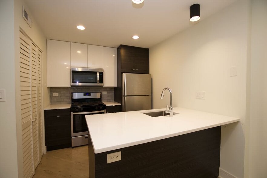 Building Photo - 935 W Grace St