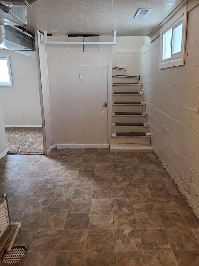 Building Photo - Available Now! Call the office to schedule...