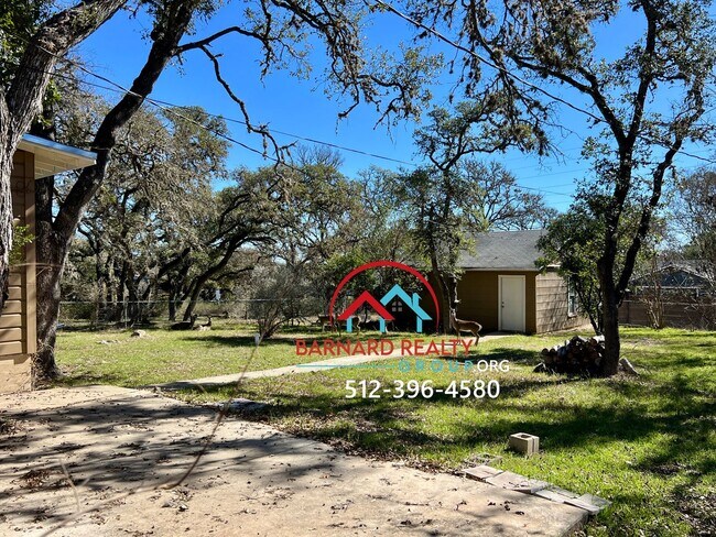 Building Photo - Available March 21: 3 Bed/2 Bath in Established Neighborhood
