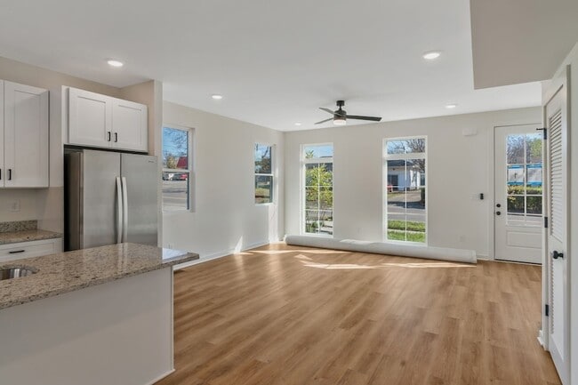 Building Photo - 310 Cedar St