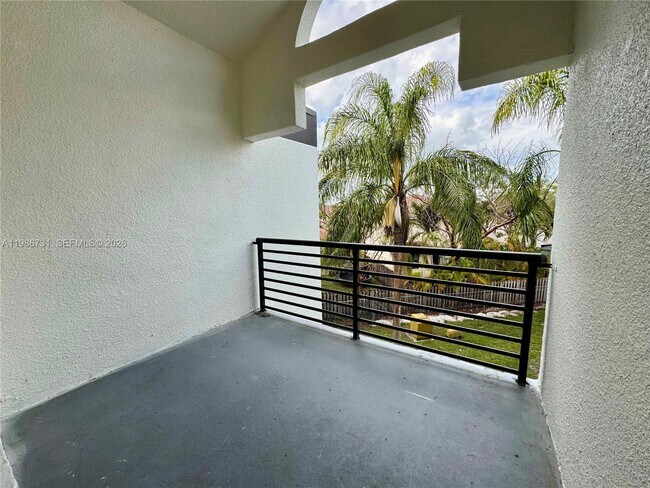 Building Photo - 9731 Fontainebleau Blvd