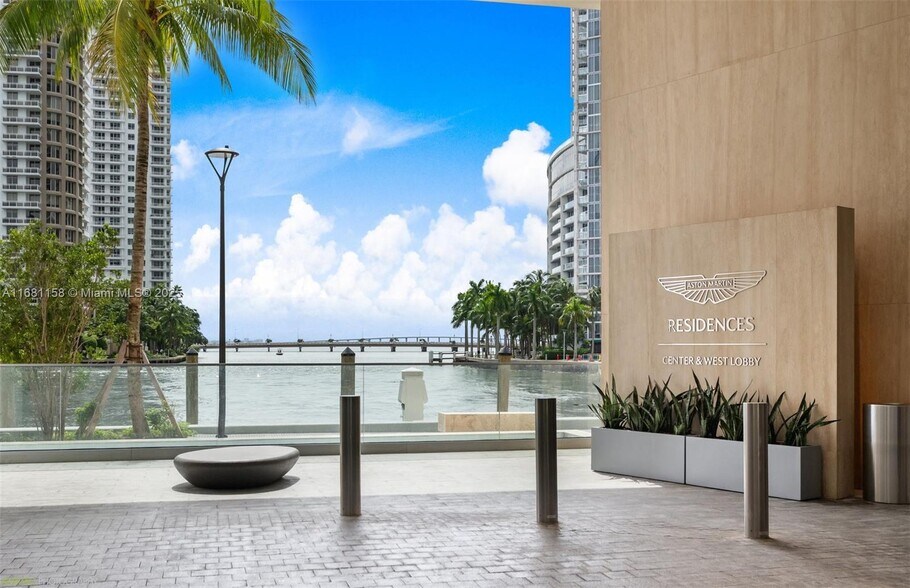 Building Photo - 300 Biscayne Boulevard Way