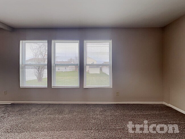 Building Photo - 1334 Central Park Dr