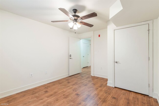 Building Photo - 4 br, 2 bath Triplex - 1501 MASTER ST Unit...