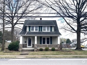 Building Photo - Charming 3-Bedroom Home on Spacious Corner...