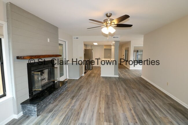 Building Photo - Upstairs Unit on Logan Martin Lake