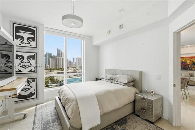 Building Photo - 601 NE 27th St