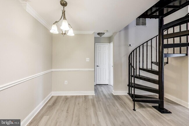 Building Photo - 13041 Shadyside Ln