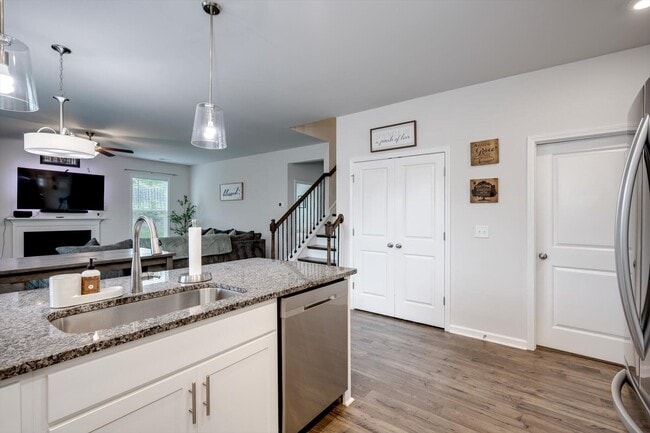 Building Photo - 6383 Whirlaway Rd