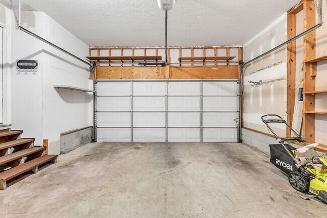 Building Photo - Awesome 3BR/2BA home near Percy Priest!
