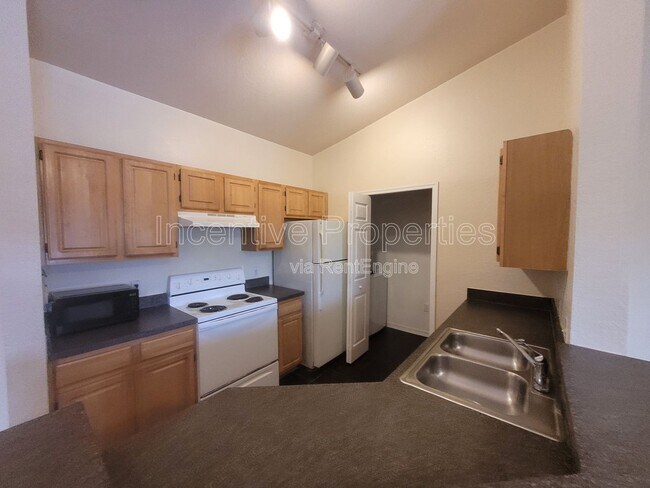 Building Photo - 5961 Westgate Dr