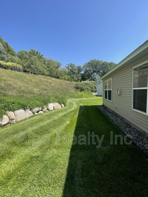 Building Photo - 1694 Oakbrooke Ct