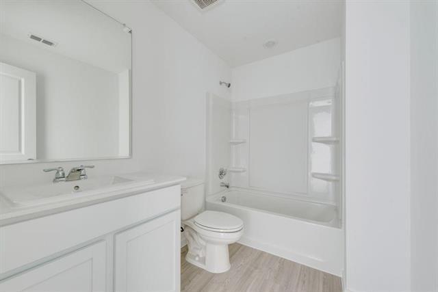 Building Photo - 923 Ponderosa Ln