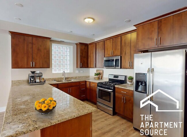 Building Photo - 1342 W Randolph St