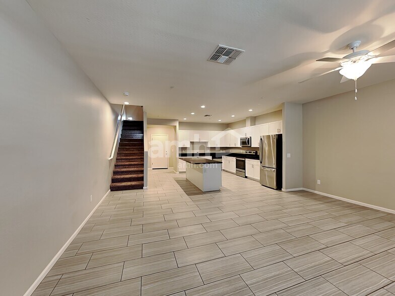 Building Photo - 20769 W Thomas Rd
