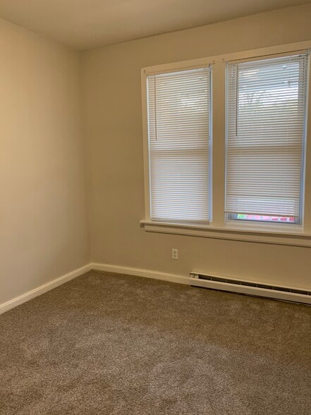 Building Photo - 325 Adrain St