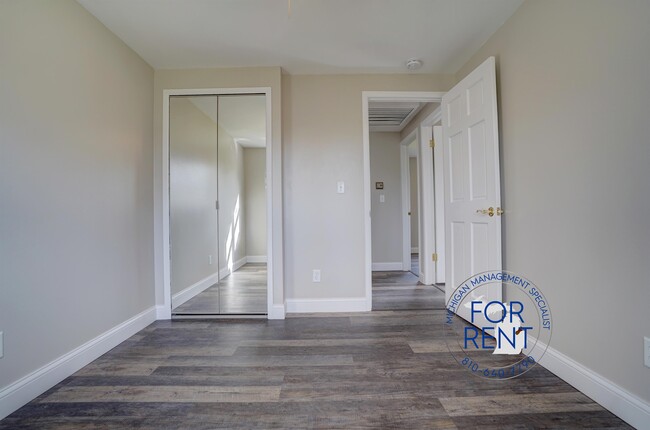 Building Photo - 5093 Spinning Wheel Dr