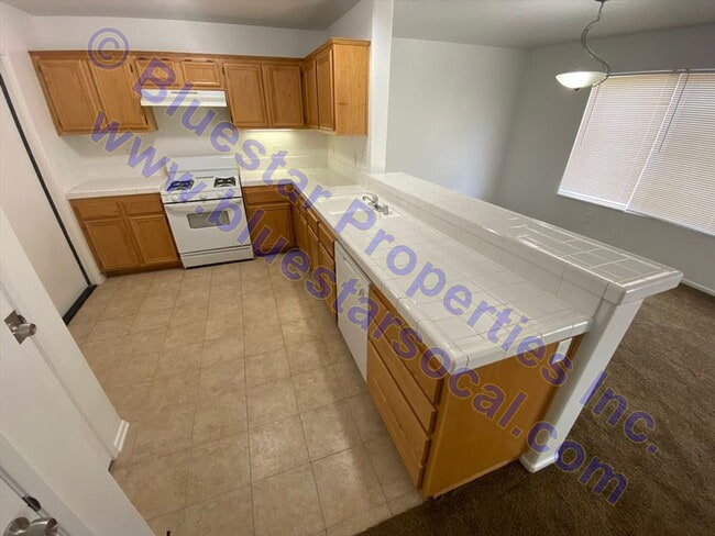 Building Photo - JUST LISTED!!!