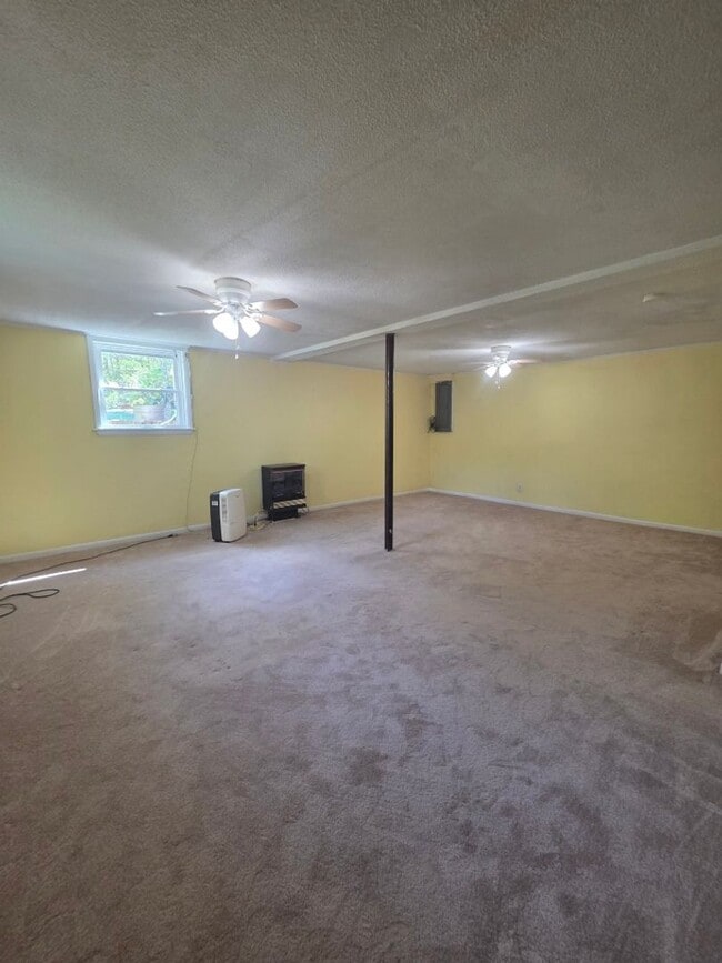 Building Photo - $2,300 - 4 Bedroom 2.5 Bathroom Unfurnished House in Forest Hills