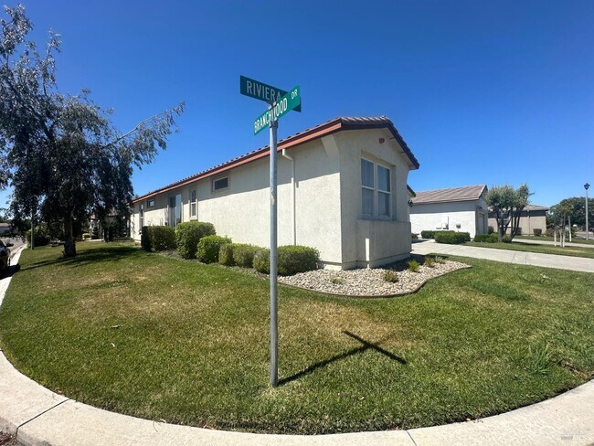 Building Photo - 107 Riviera Dr